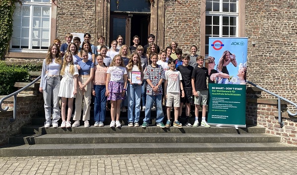 Die Klasse 7c des Gymnasiums Haus Overbach in Jülich gewinnt 300 Euro für ihre Mehrfachteilnahme.

